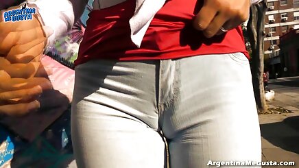 Seksi ayakları ile Asya. A. lezbiyen porno videoları C.