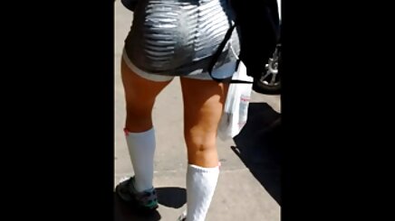 Babes-Hintliler ve kızların katılımıyla lezbiye sex yatağa geri dön
