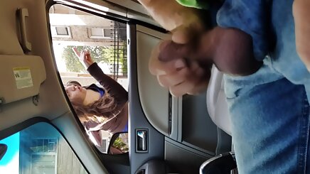 Sıcak kızlar sihirli bir değnek ile ovuşturarak erotik video lezbiyen