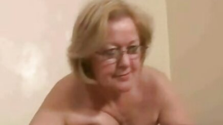 Canavar deepthroat lezbiyen sex video